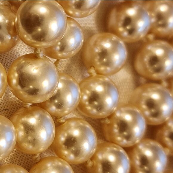 🐢 Vintage Givenchy Hand Knotted Real Pearls - COMES WITH VELVET VINTAGE CASE! - Picture 5 of 17